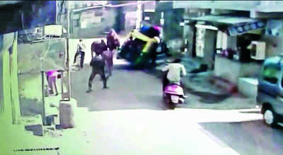 Raging bulls overturn auto with 7 schoolkids in Rajkot