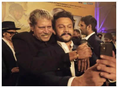 Addinath Kothare wishes 'legend' Kapil Dev on his birthday with a throwback selfie