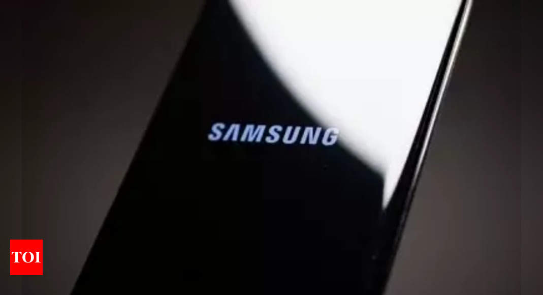 Samsung’s quarterly profit plunges to 8-year low on demand slump – Times of India