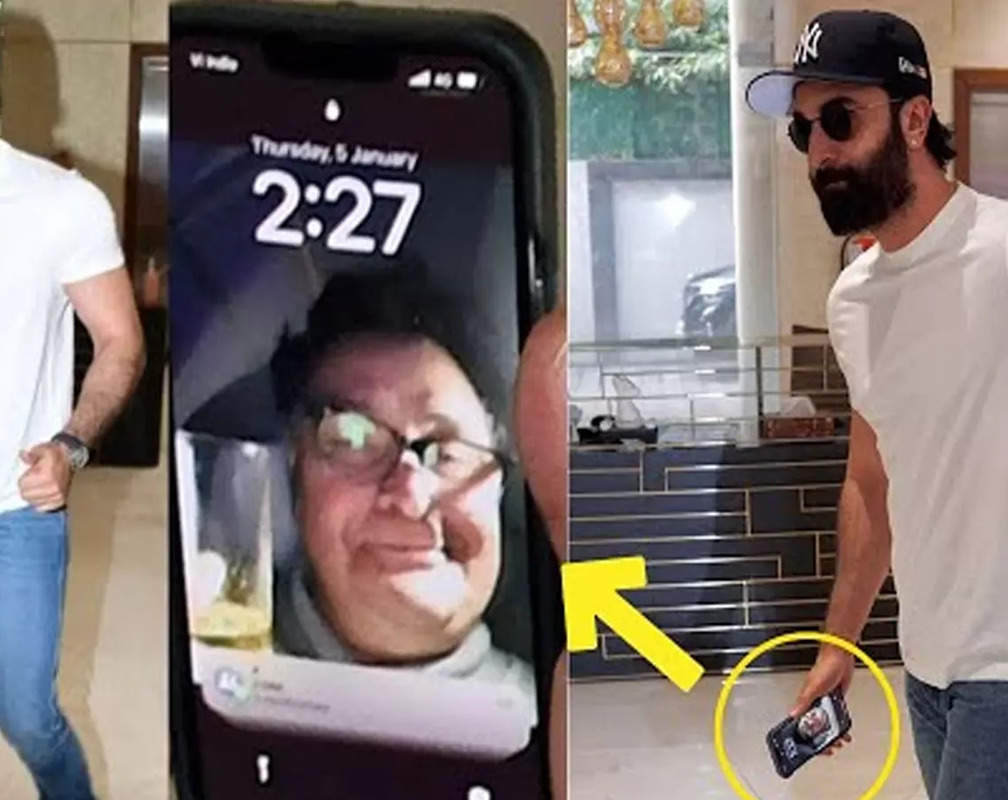 
Do you know Ranbir Kapoor has this picture of dad Rishi Kapoor as his phone wallpaper?
