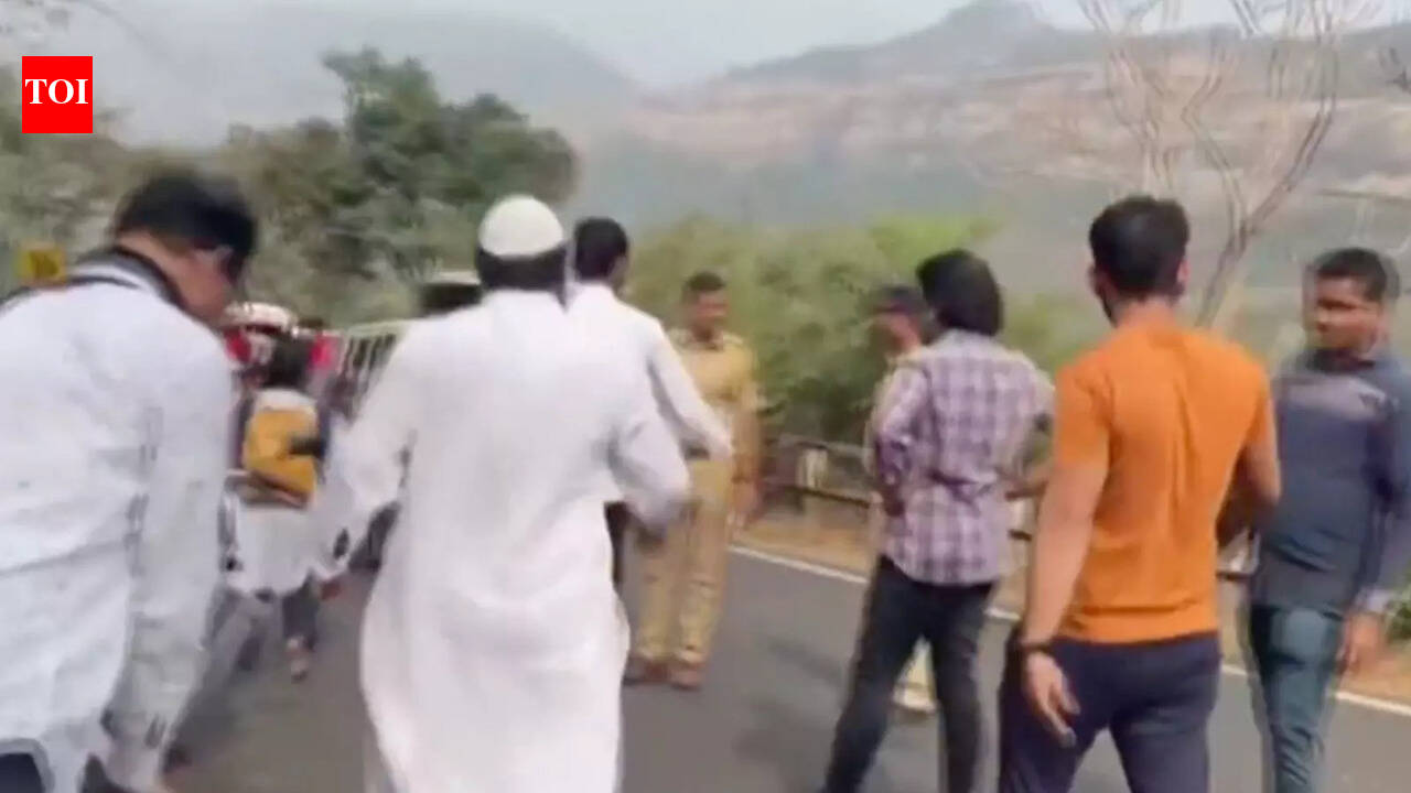 Maharashtra: School bus collides with tree after brake failure in Raigad