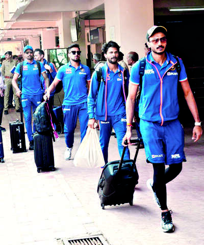 India grapple with bowling woes,