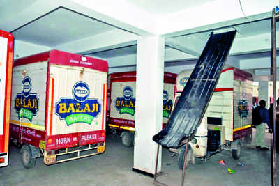 Three rob 2L from office of snacks distributor at knifepoint