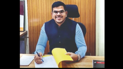 Belagavi's Chikodi official hailed for saving road accident victim