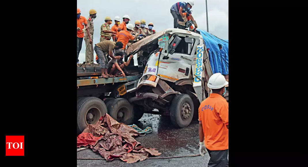 सड़क दुर्घटनाओं में वृद्धि, सुरक्षा कदमों की समीक्षा करें: SC पैनल ने ओडिशा के मुख्यमंत्री नवीन पटनायक से |  भुवनेश्वर समाचार – टाइम्स ऑफ इंडिया