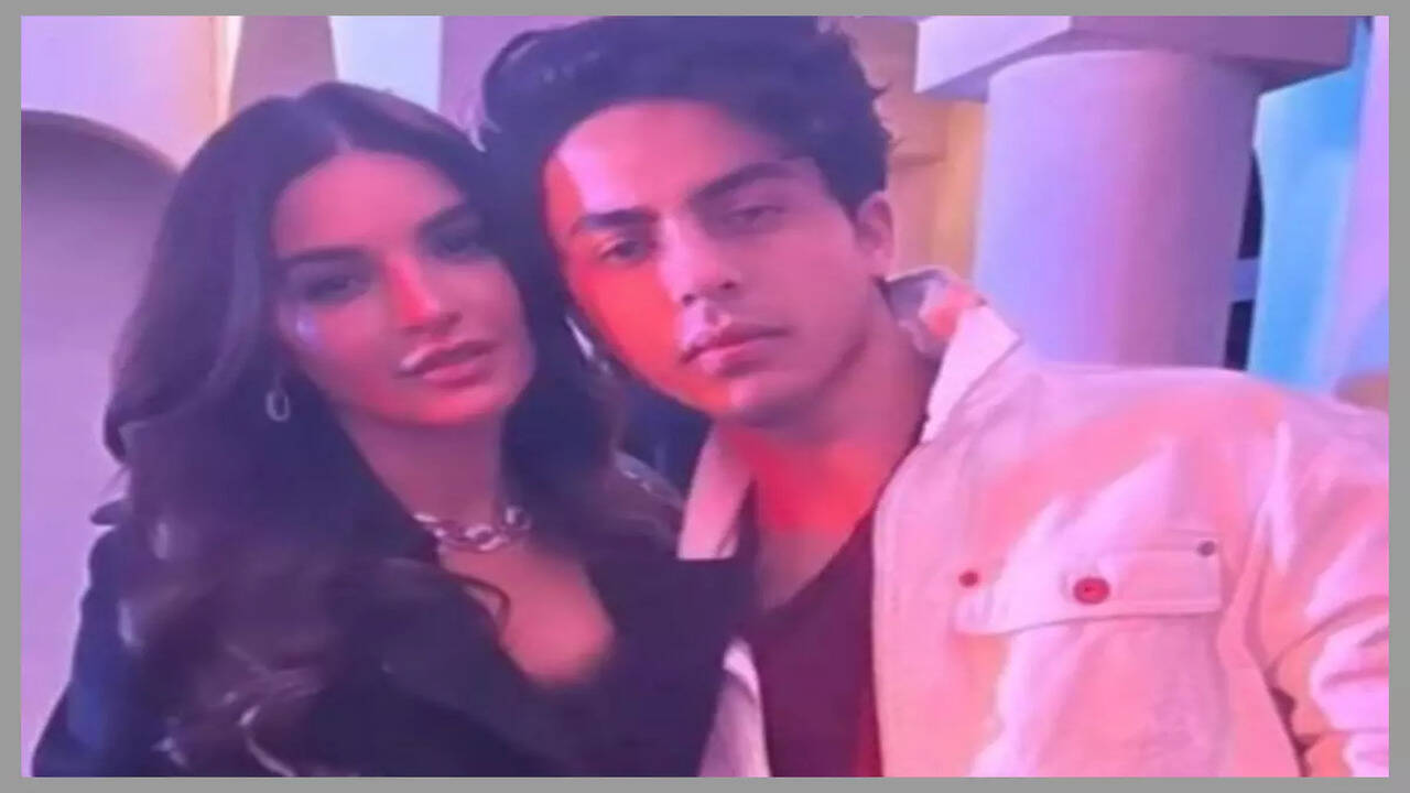 Amid dating rumours with Nora Fatehi, Aryan Khan's photo with Pakistani  actress Sadia Khan goes viral | Hindi Movie News - Times of India