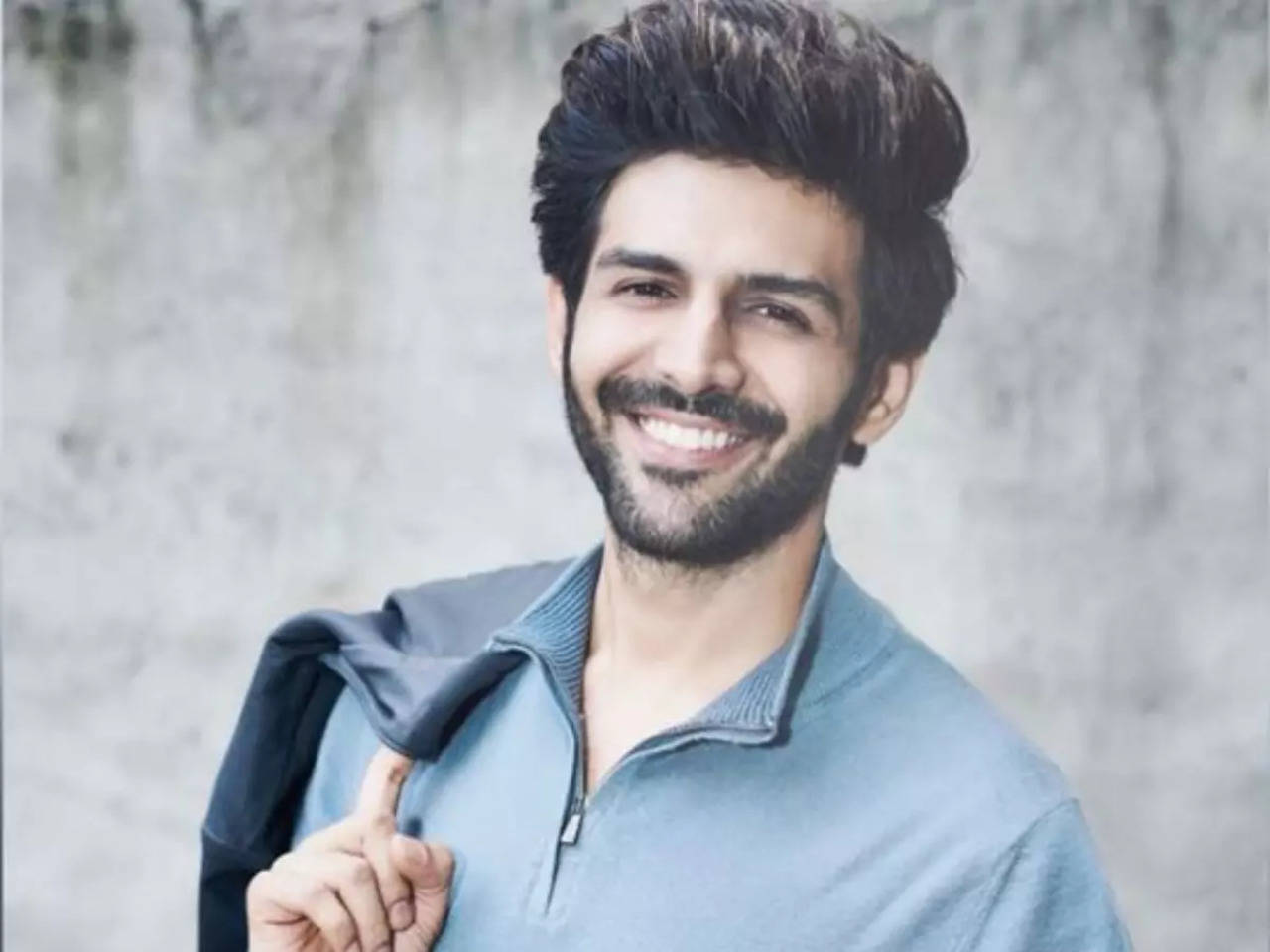 Kartik Aaryan begins 2023 with a special song shoot for 'Shehzada ...