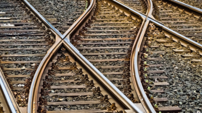 Sub-inspector dies after falling from running train in Thane