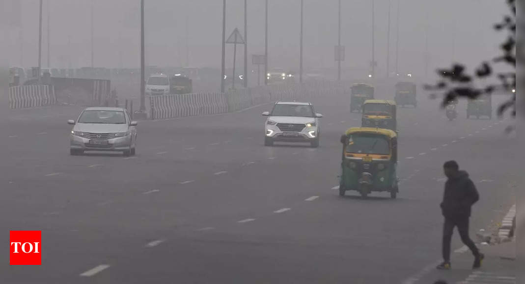 हिमाचल, उत्तराखंड की ज्यादातर जगहों से ज्यादा ठंडी दिल्ली;  रविवार के लिए ‘ऑरेंज’ अलर्ट |  दिल्ली समाचार – टाइम्स ऑफ इंडिया