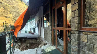 Joshimath sinking: 10 crore people visit Uttarakhand a year, how much can it take, say experts