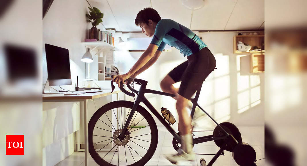 Cyclists: Cycling riding indoors is both safer and healthier amid fog ...