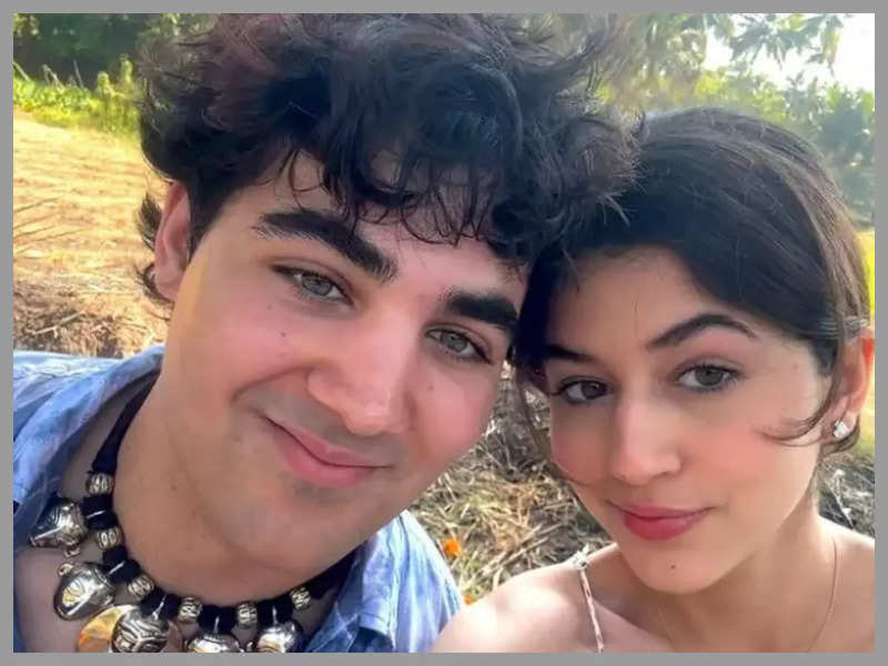 Twinkle Khanna's son Aarav and Rinke Khanna's daughter Naomika share a selfie; fans want them to 'start acting in films' - See photo