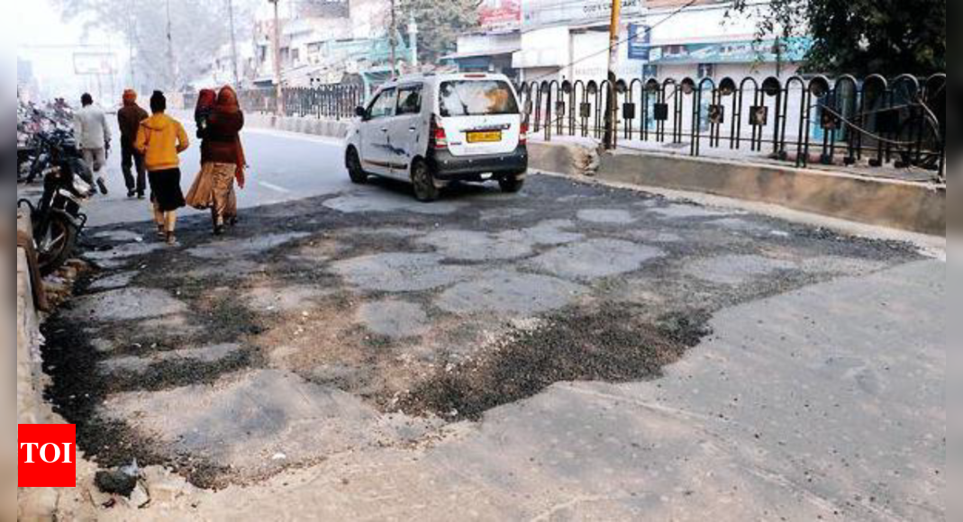 Filling of craters at trisection of Papermill begins in Lucknow ...