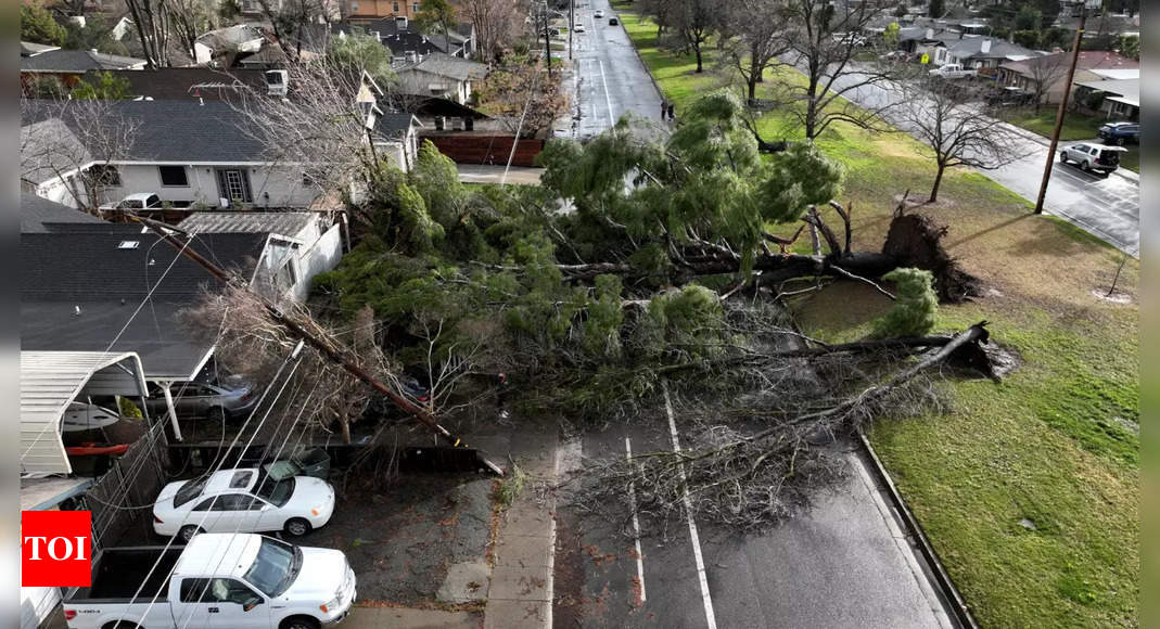 Extreme winds knock out power in Sacramento as California faces another onslaught of storms – Times of India