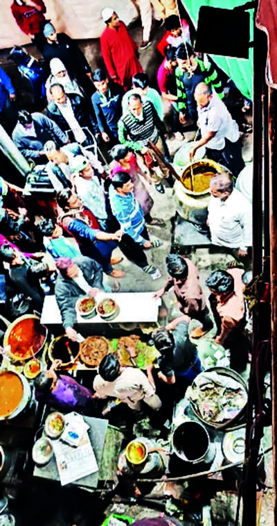 Eateries eat into roads at Ramganj Bazaar in city