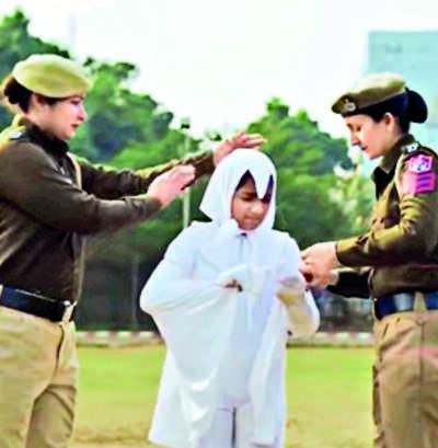 2 city kids campaign against ‘China dor’