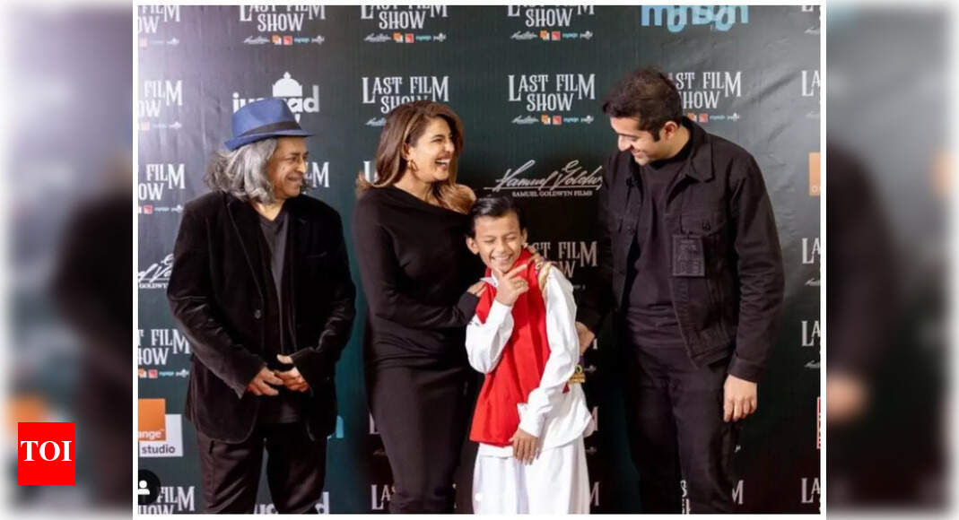 Priyanka Chopra shares pics from 'Chhello Show' screening for Oscar ...
