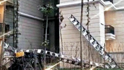 Lift comes crashing down 25 floors in Noida, engineer killed