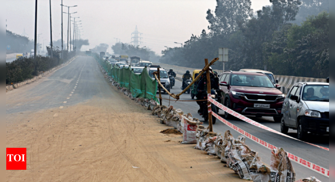 One side of rail overbridge closed for work on 6-lane flyover in Delhi ...