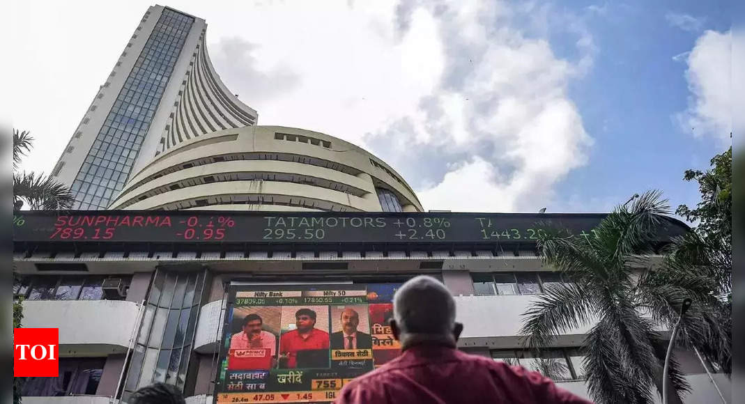 Sensex up 847 points as global indices rally on US eco data – Times of India
