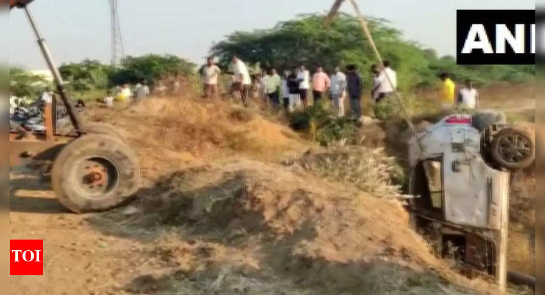 Latest News Updates: 5 dead, one injured after car falls into a canal ...