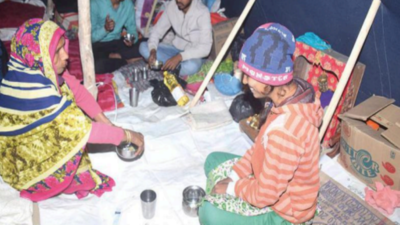Braving cold, devotees of 3 generations throng Ganga ghat to perform kalpwas