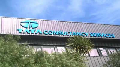 TCS shares fall nearly 3% after earnings announcement