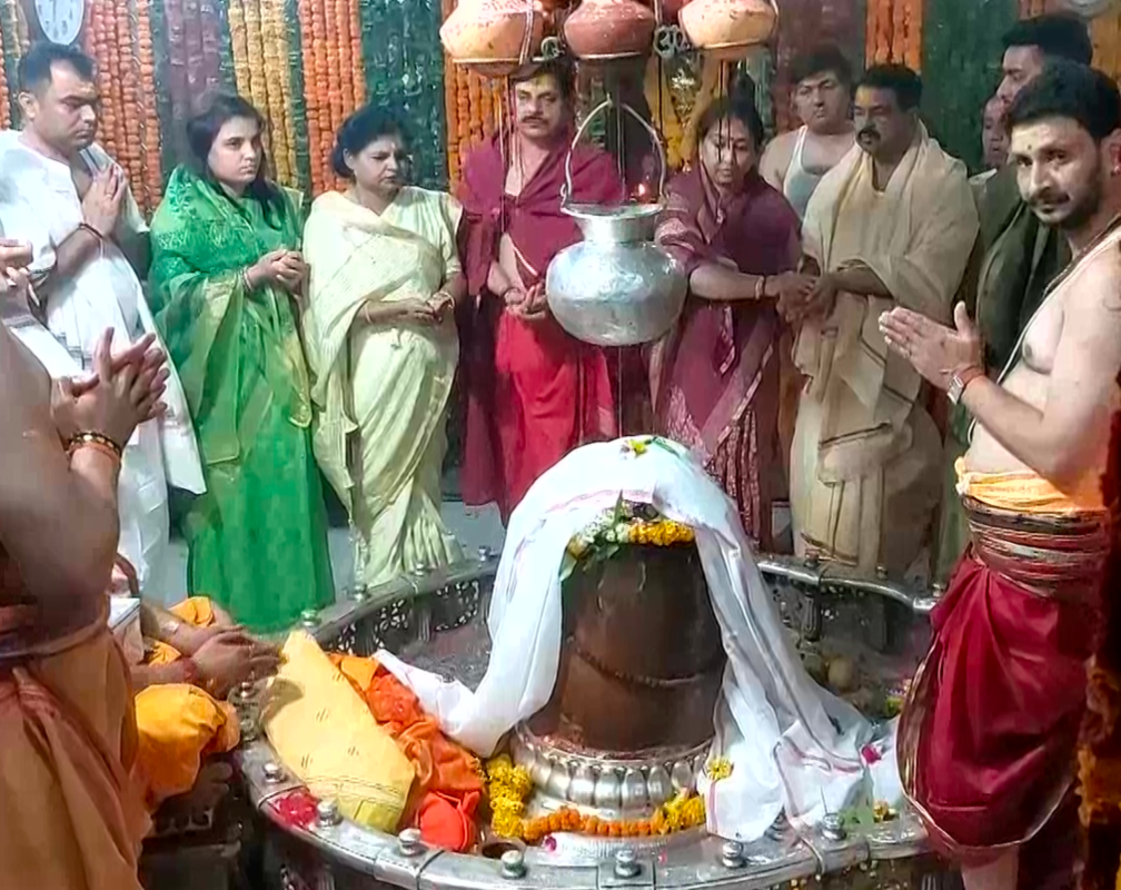 
Ujjain: Union minister Dharmendra Pradhan visits Mahakal Temple, offers prayers
