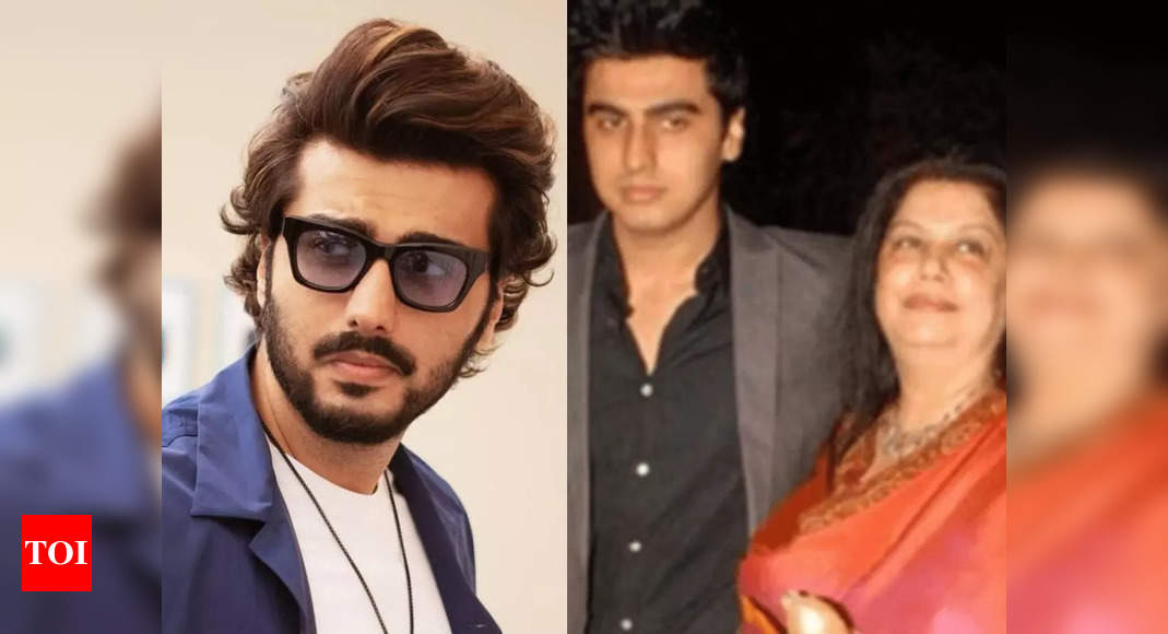 Arjun Kapoor gets emotional, recalls memories with his mother at the musical evening of ‘Kuttey’ | Hindi Movie News