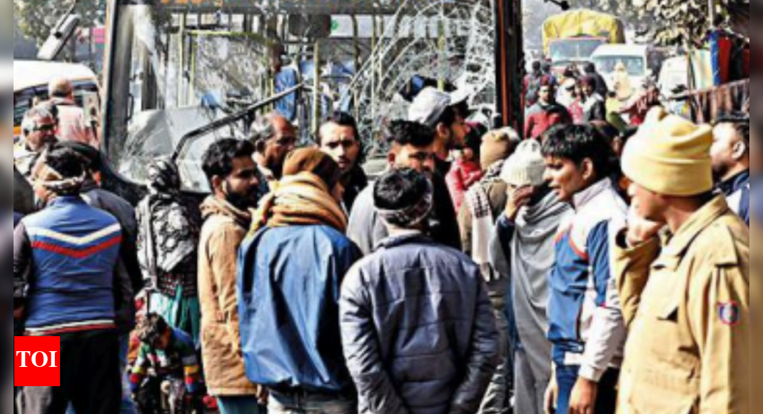 Delhi: 9 hurt as cluster bus plows through Karol Bagh slum | Delhi News ...