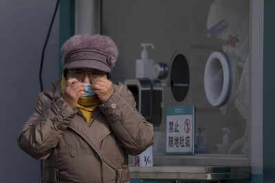 Mask up on long-haul flights, says WHO