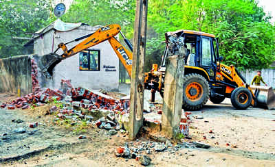 Encroachments razed on 35 roads