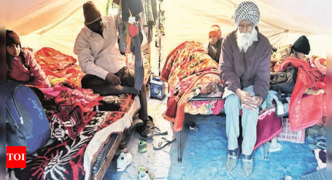 माह चालू, लतीफपुरा विस्थापितों को कड़ाके की ठंड, बीमार स्वास्थ्य |  चंडीगढ़ समाचार – टाइम्स ऑफ इंडिया