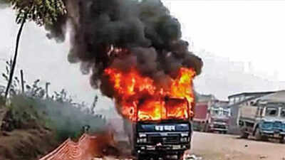 11 policemen injured as farmers' protest turns violent in Bihar's Buxar
