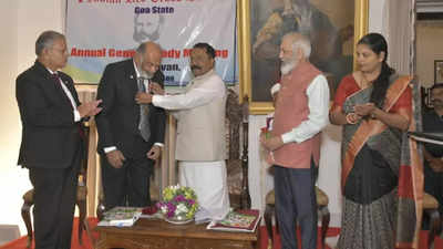 Goa governor presents Red Cross's Gold medal to Gaurish Dhond