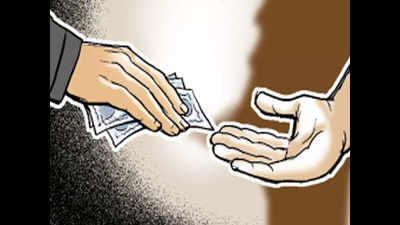Revenue employee caught taking bribe in Purnia district