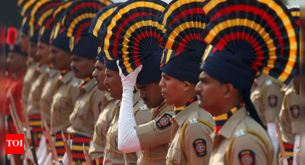 Doctors, engineers, MBAs apply for Maharashtra police constabledriver