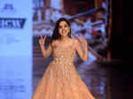 Arshi Singhal Show