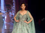 Arshi Singhal Show