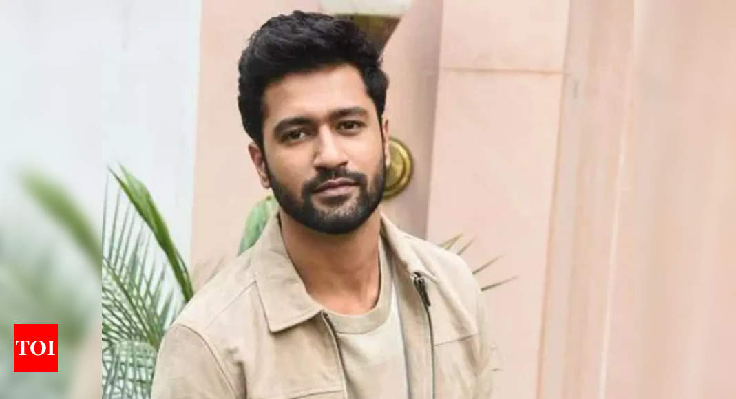 Vicky Kaushal resumes shooting for ‘Sam Bahadur’, drops selfie from flight as he touches down city no 10 – Pic inside | Hindi Movie News