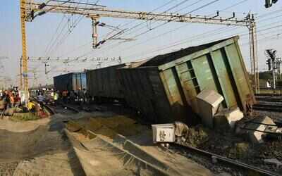 4 wagons of coal-laden rake derail at Kalamna