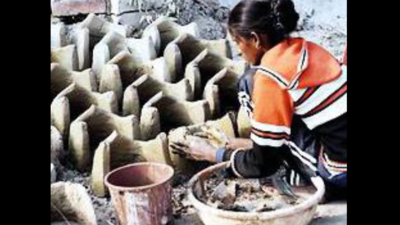 UP: Potters at Magh Mela continue to hope for upliftment