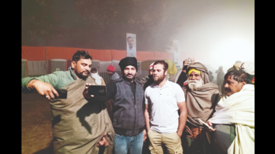 Rahul Gandhi look alike meets idol, makes friends