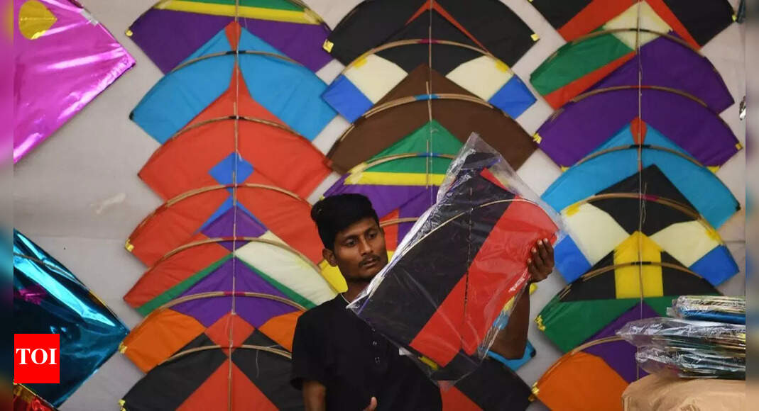 Avoid flying kites near overhead power transmission lines during Makar