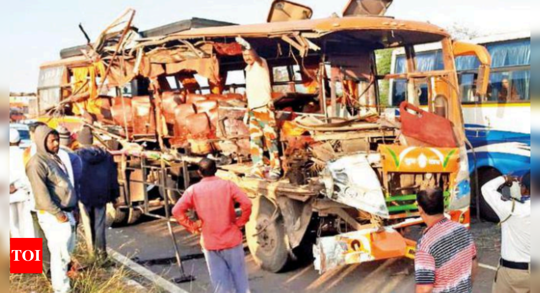 10 killed as bus to Shirdi collides with truck