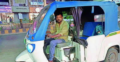 Auto driver ekes out living despite an injured spine