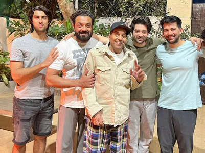 This is how Dharmendra celebrated Lohri