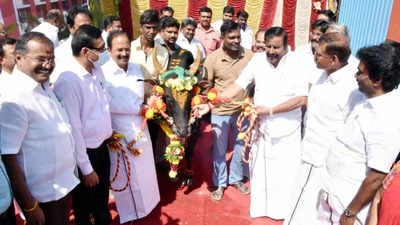 Minister opens photo exhibition in Salem