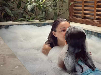 Soha Ali Khan and Inaaya serve 'weekend goals' as they bond over a bubble bath!