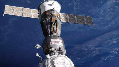 Russia sets new contingency plan for crew of damaged space capsule